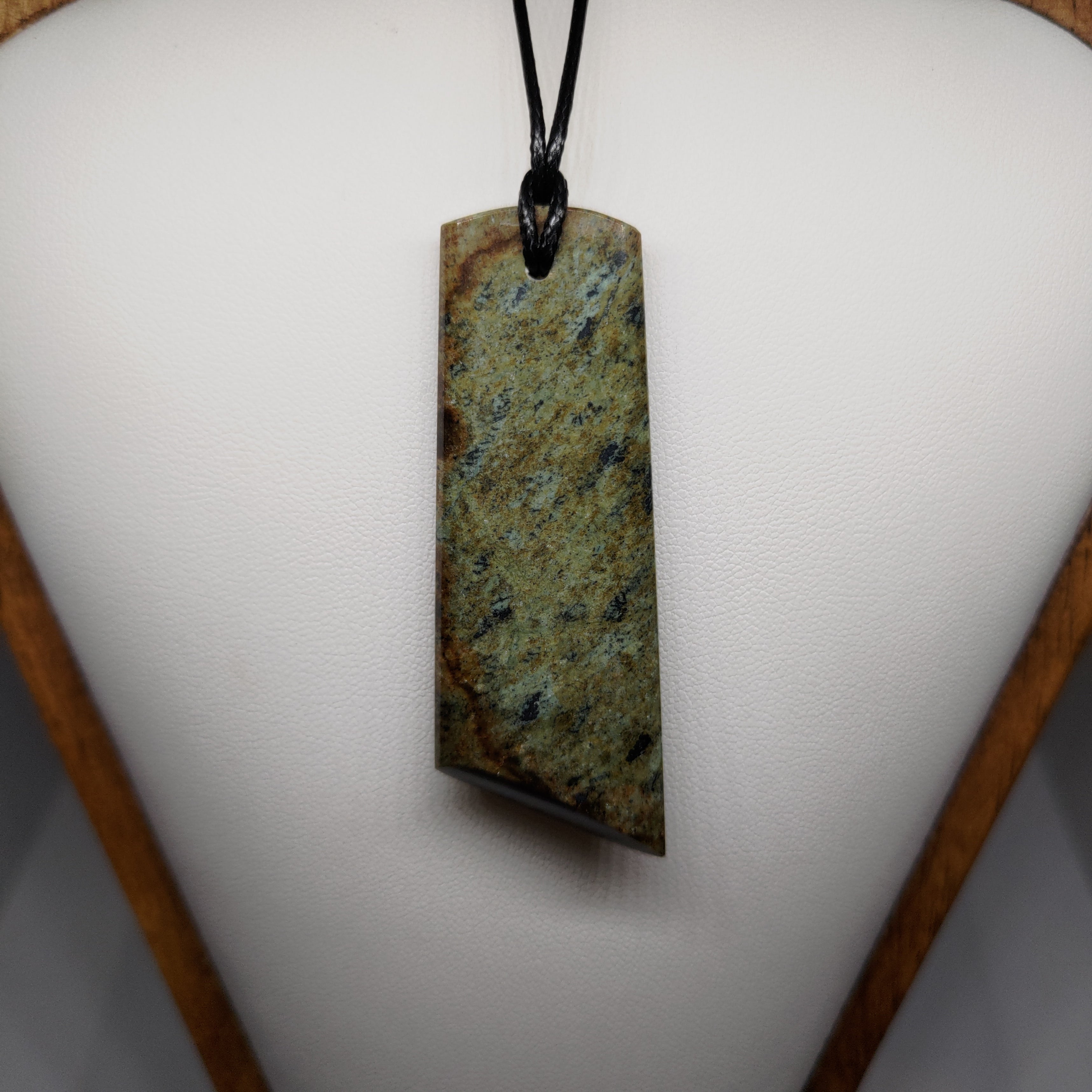 Hand Made New Zealand Obay Stone Pendant Ref: 0127