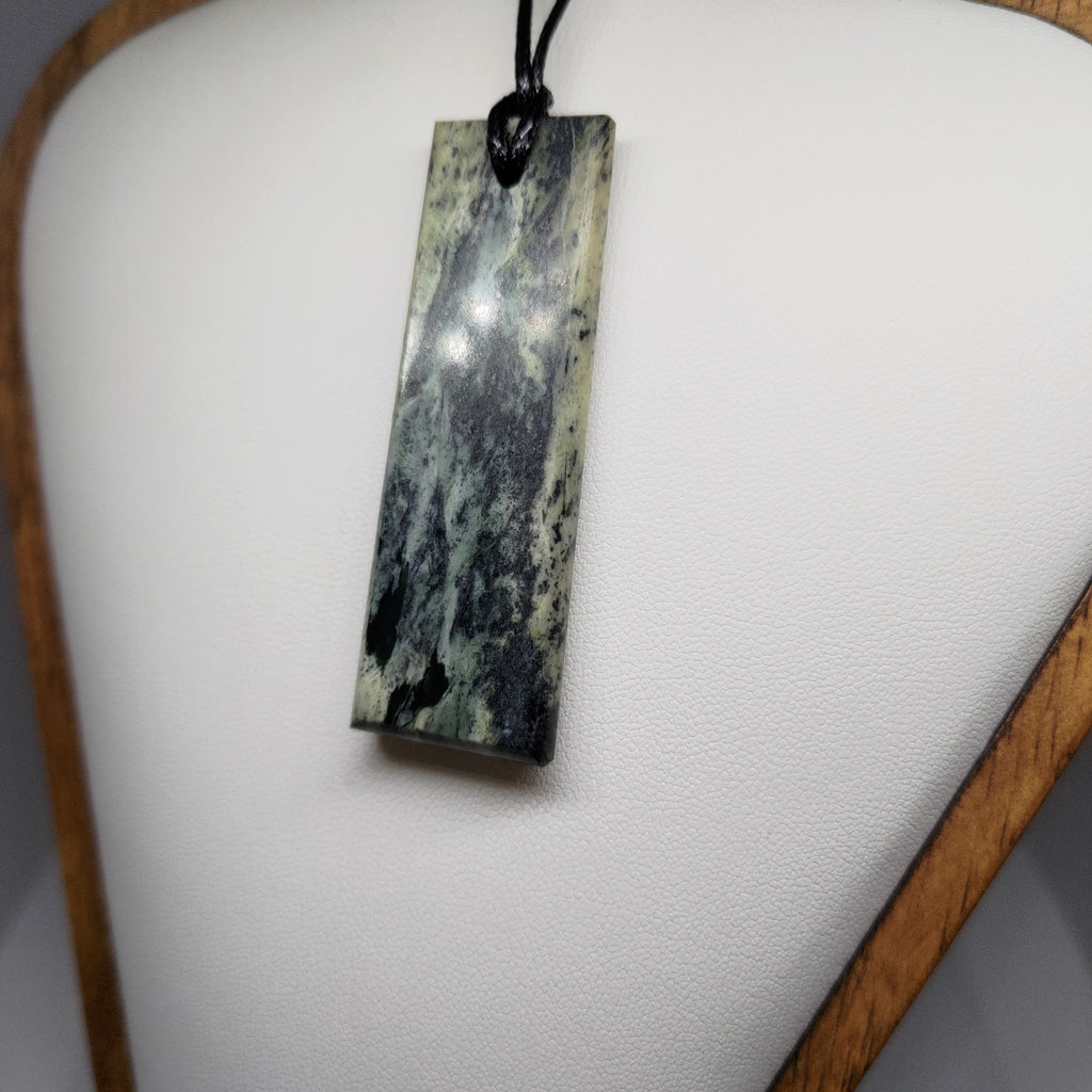 Pounamu Toki – Hand-Carved New Zealand Greenstone Adze 0129