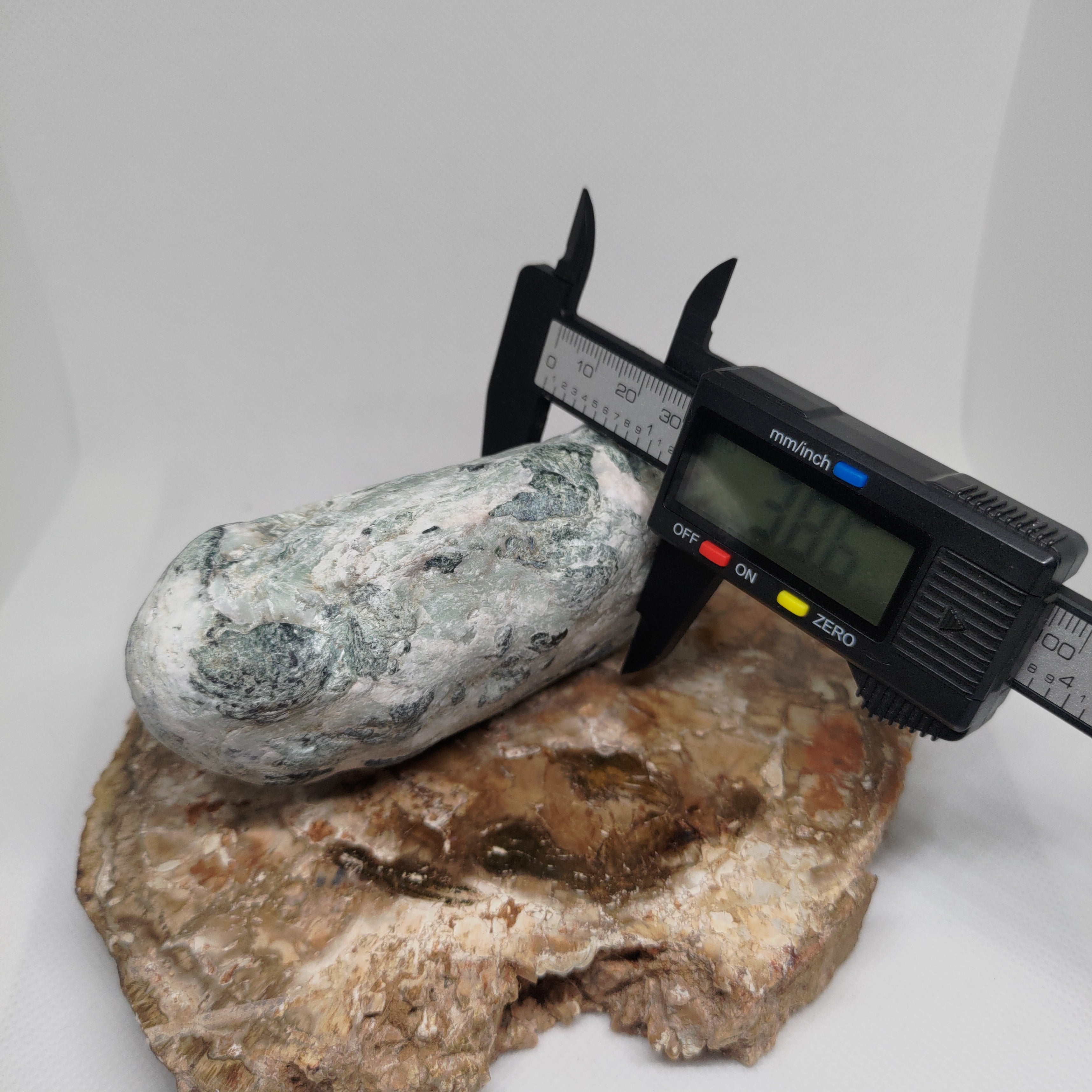 New Zealand Pounamu Specimen Ref: 0152
