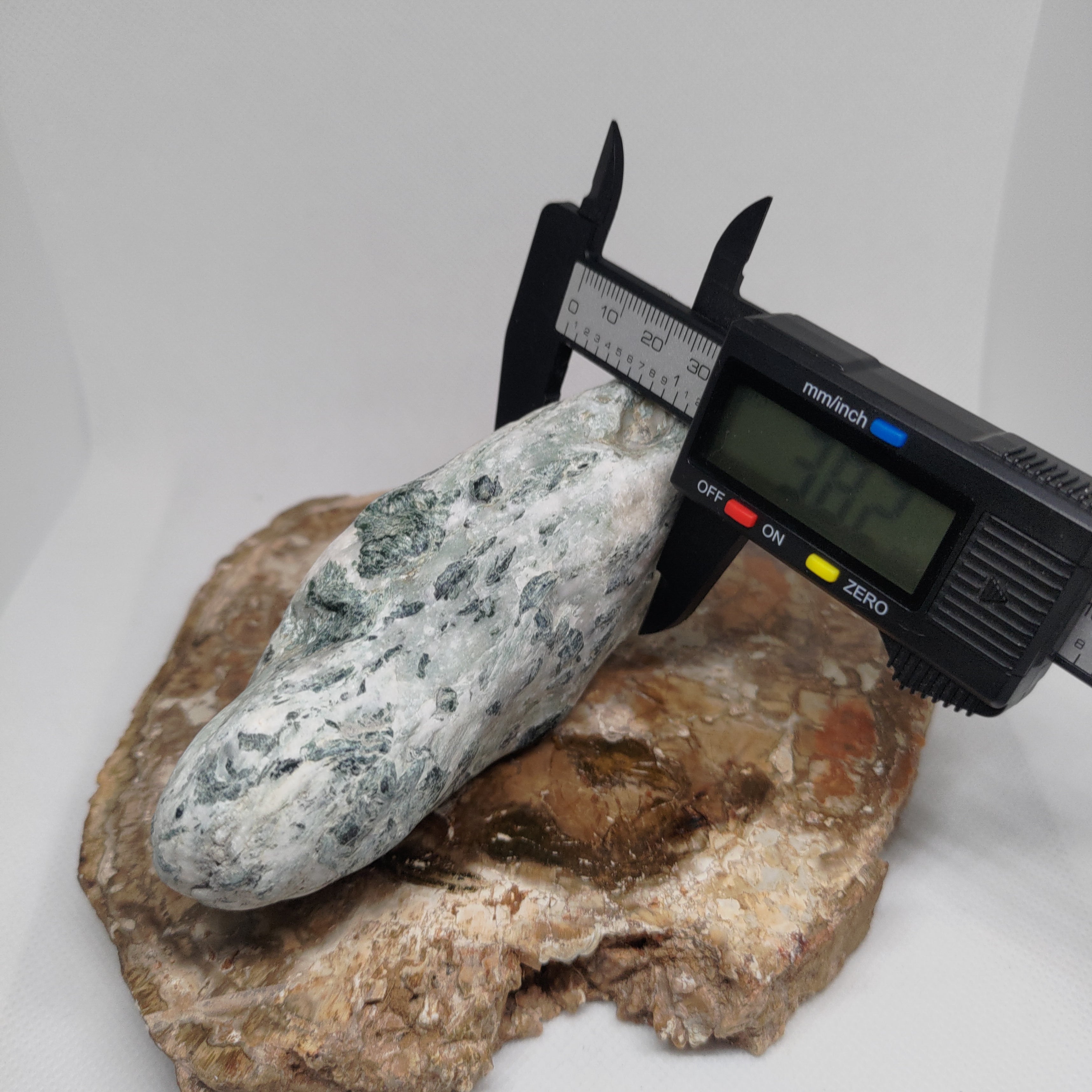 New Zealand Pounamu Specimen Ref: 0152