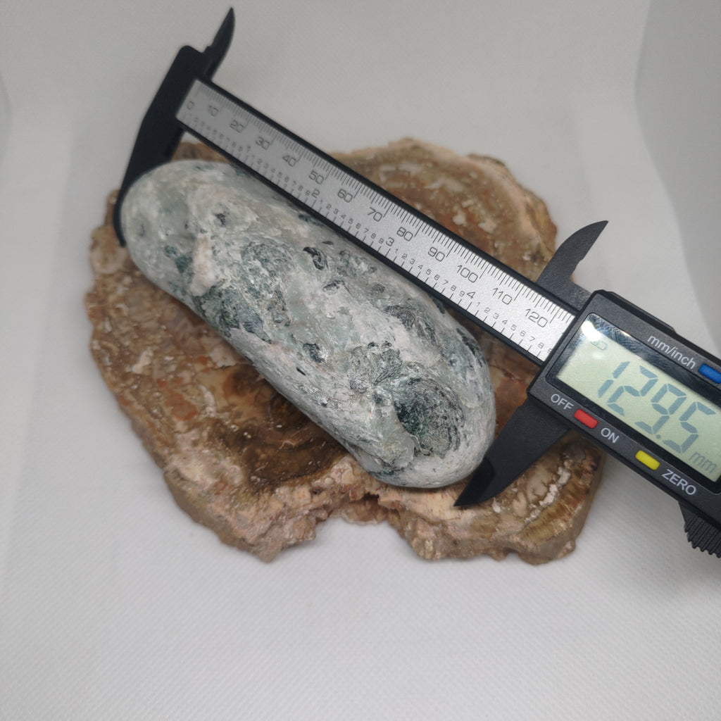 New Zealand Pounamu Specimen Ref: 0152