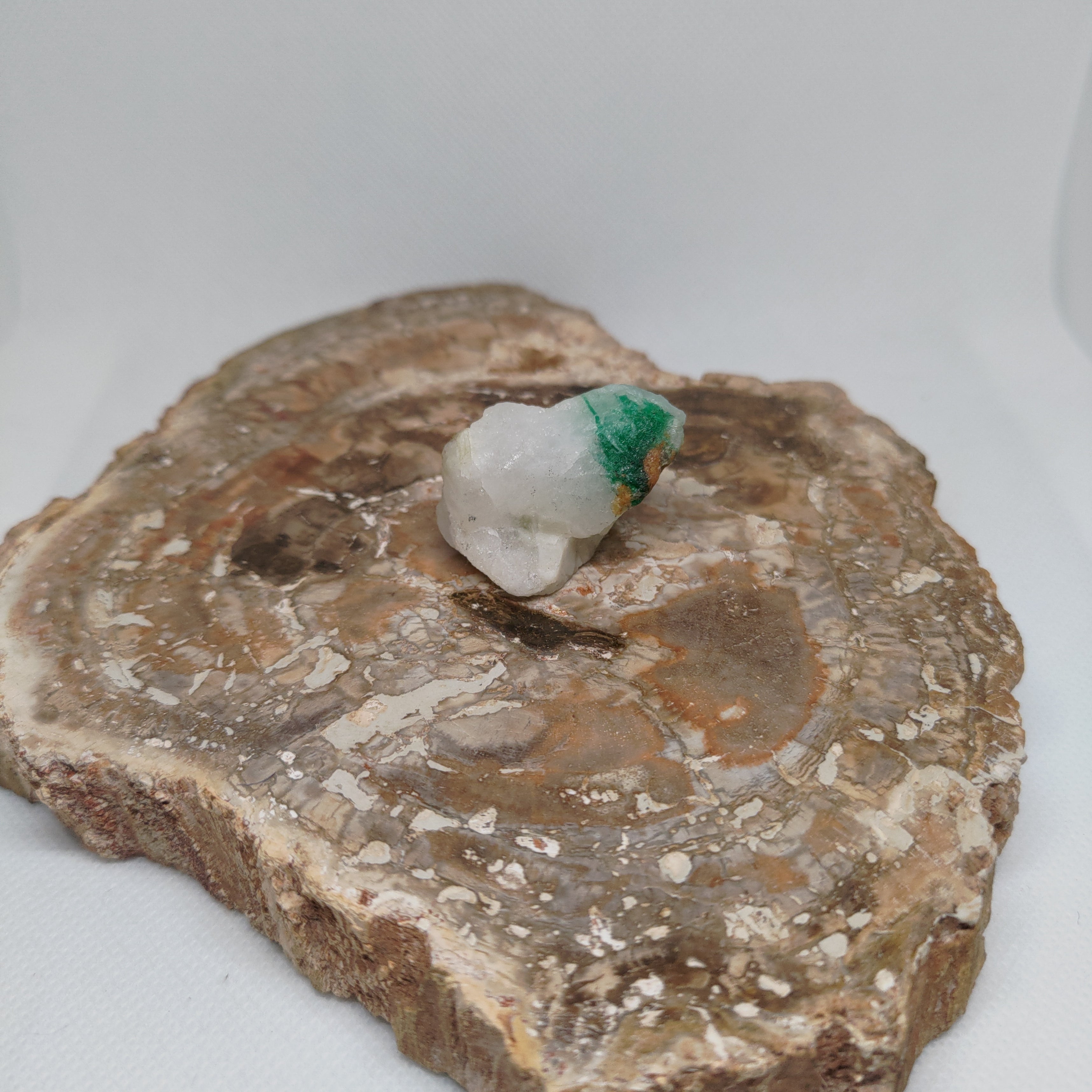 Emerald in Quartz/Pegmatite Matrix Specimen from Pakistan Ref: 0168