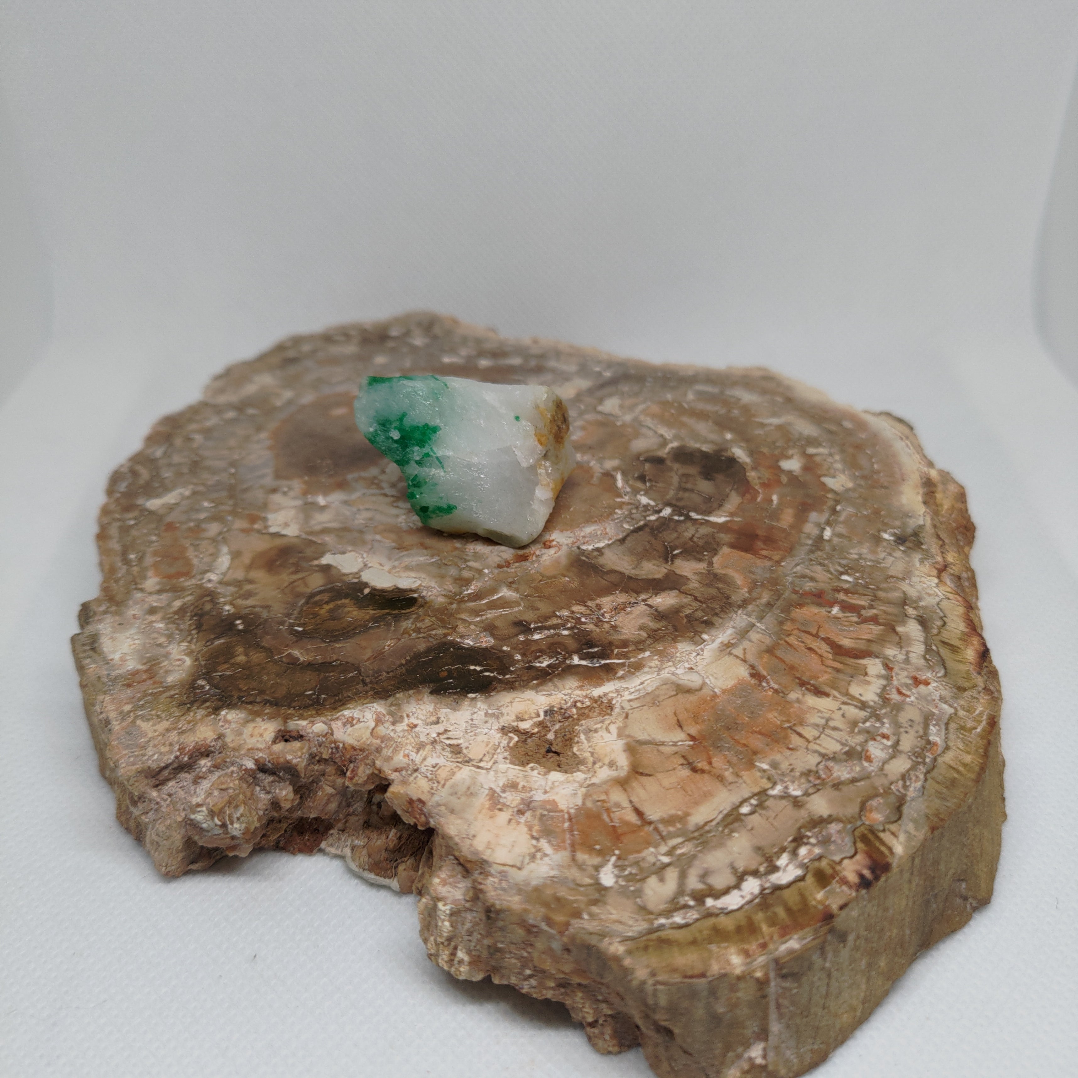 Emerald in Quartz/Pegmatite Matrix Specimen from Pakistan Ref: 0168