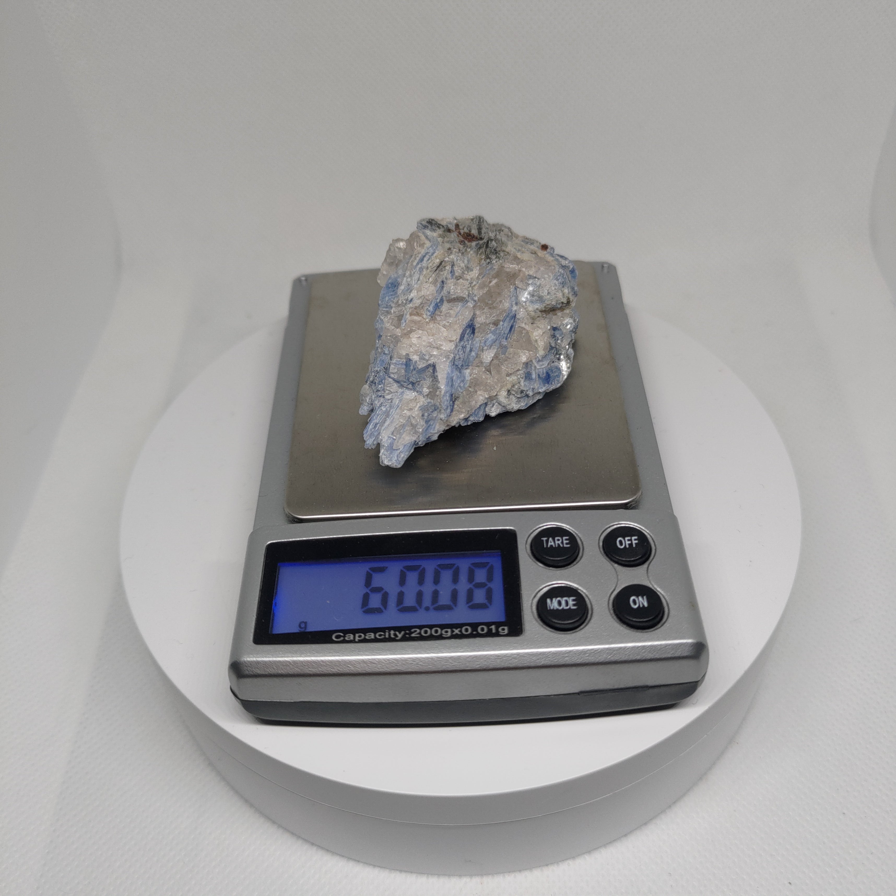 Kyanite in quartz Ref: 0186